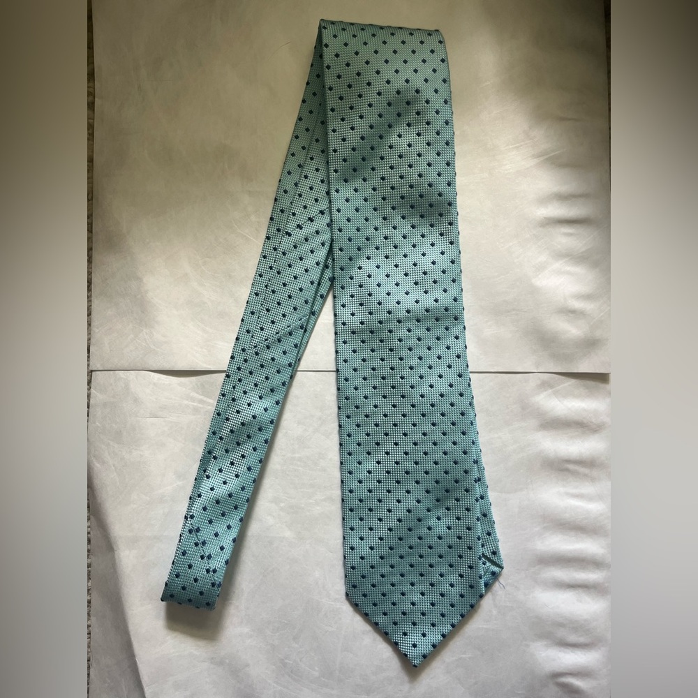 Elegant Blue Polka Dot Silk Tie